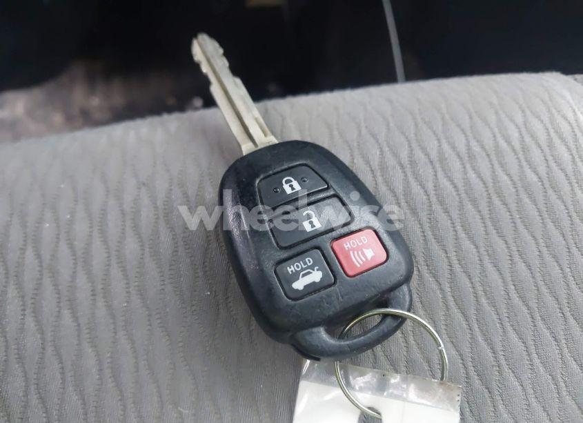 Photo 11 of 2016 Toyota Corolla LE (VIN 2T1BURHE0GC729262)