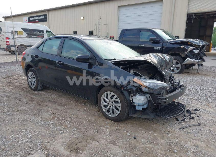 2017 Toyota Corolla LE (VIN 2T1BURHE0HC755944) main photo