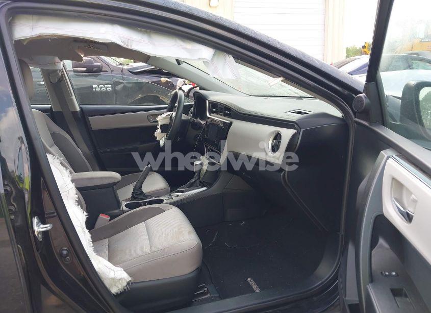 Photo 5 of 2017 Toyota Corolla LE (VIN 2T1BURHE0HC755944)