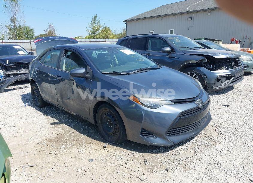 2017 Toyota Corolla LE (VIN 2T1BURHE0HC768290) main photo