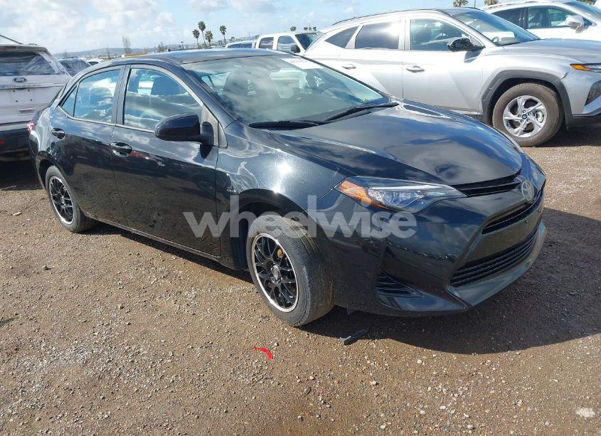 2017 Toyota Corolla LE (VIN 2T1BURHE0HC815883) main photo