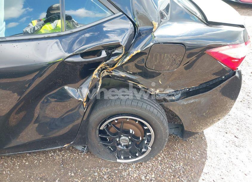 Photo 6 of 2017 Toyota Corolla LE (VIN 2T1BURHE0HC815883)