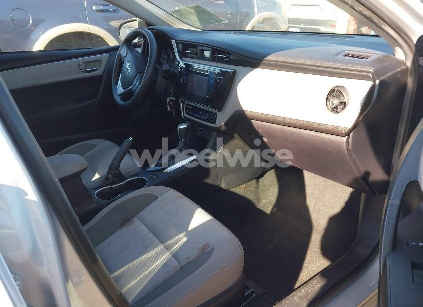 Photo 5 of 2017 Toyota Corolla LE (VIN 2T1BURHE0HC833509)