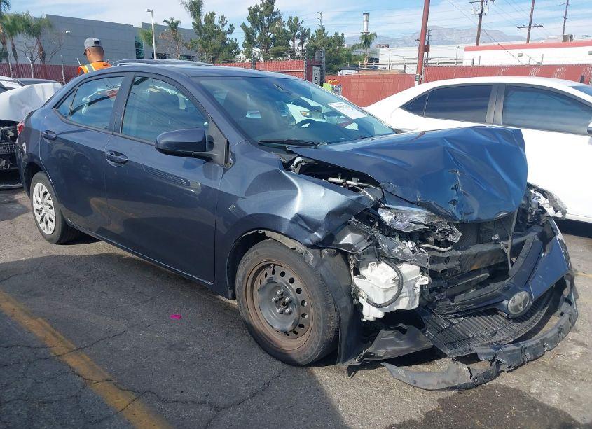 2017 Toyota Corolla LE (VIN 2T1BURHE0HC842999) main photo