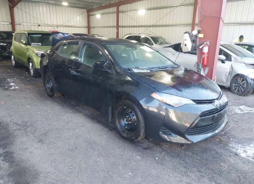 2017 Toyota Corolla LE (VIN 2T1BURHE0HC858975) main photo