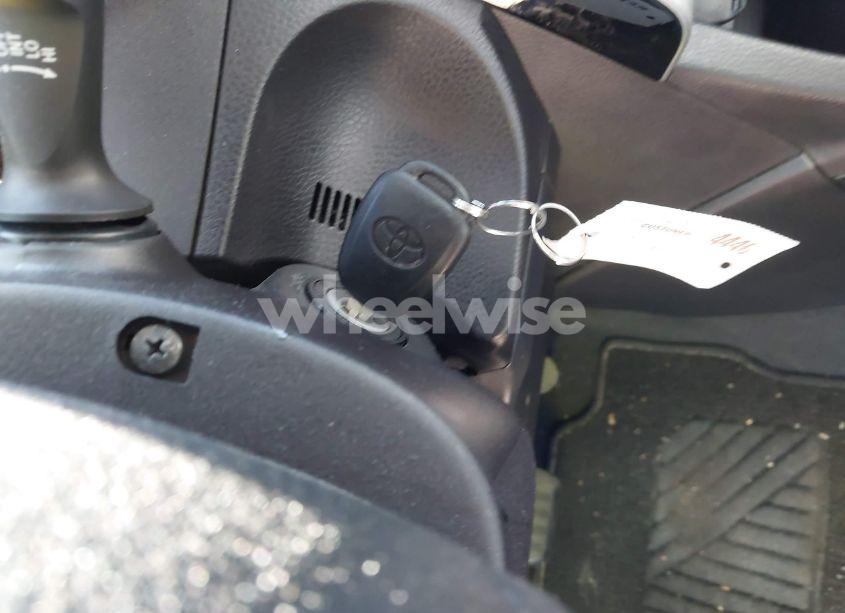 Photo 11 of 2017 Toyota Corolla LE (VIN 2T1BURHE0HC865330)