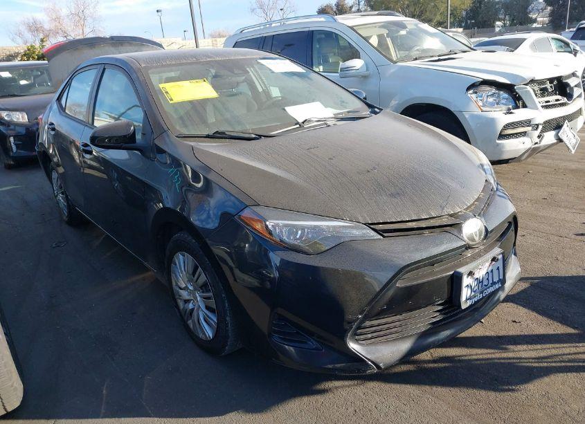 2017 Toyota Corolla LE (VIN 2T1BURHE0HC870799) main photo