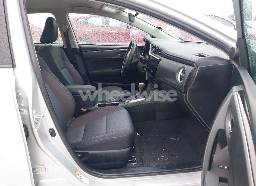 Photo 5 of 2017 Toyota Corolla LE (VIN 2T1BURHE0HC884556)