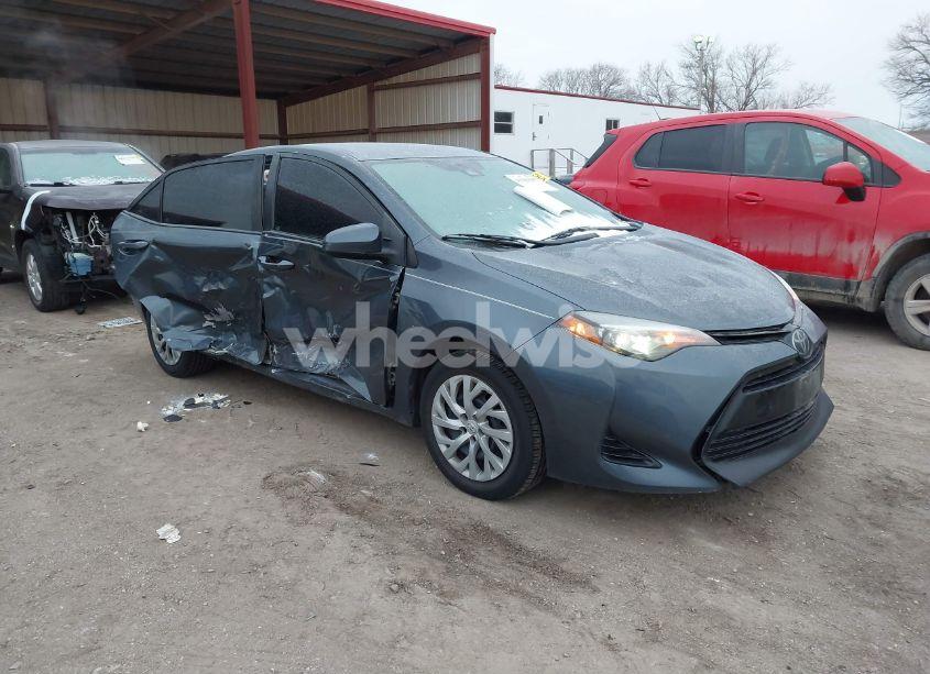 2017 Toyota Corolla LE (VIN 2T1BURHE0HC896111) main photo