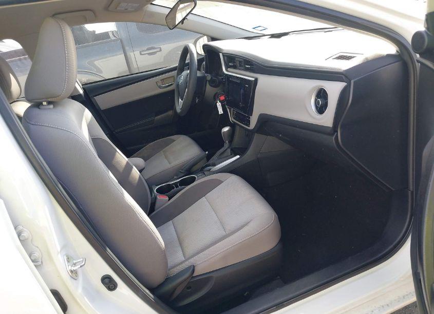 Photo 5 of 2017 Toyota Corolla LE (VIN 2T1BURHE0HC922884)