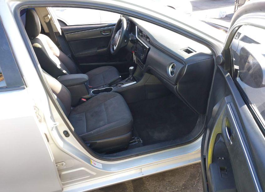 Photo 5 of 2017 Toyota Corolla LE (VIN 2T1BURHE0HC927597)