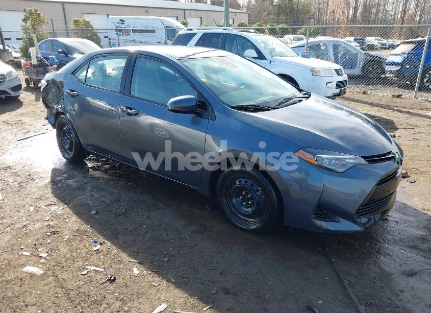 2017 Toyota Corolla LE (VIN 2T1BURHE0HC943279) main photo