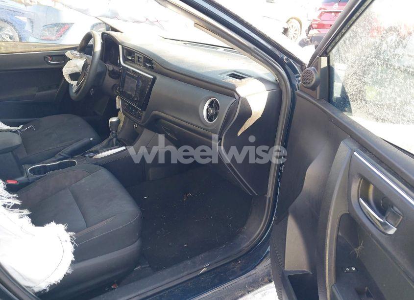 Photo 5 of 2018 Toyota Corolla LE (VIN 2T1BURHE0JC038921)