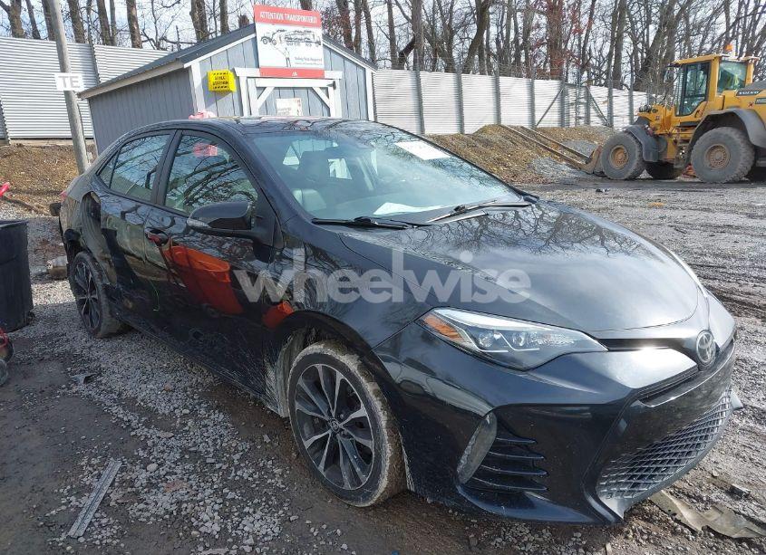 2018 Toyota Corolla SE (VIN 2T1BURHE0JC050681) main photo