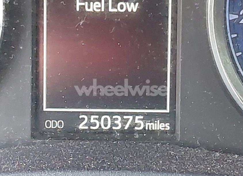 Photo 16 of 2018 Toyota Corolla SE (VIN 2T1BURHE0JC050681)