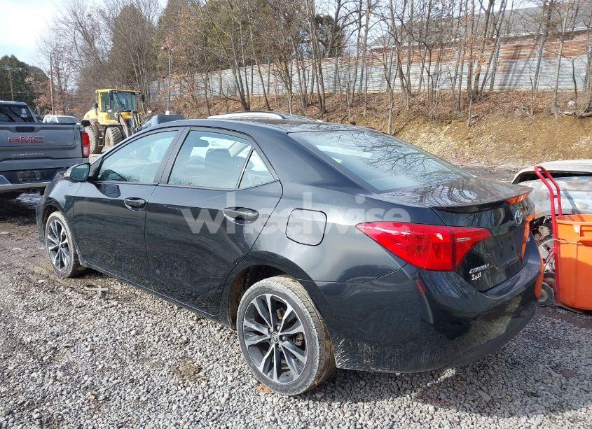 Photo 3 of 2018 Toyota Corolla SE (VIN 2T1BURHE0JC050681)