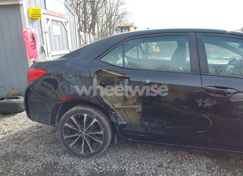 Photo 6 of 2018 Toyota Corolla SE (VIN 2T1BURHE0JC050681)