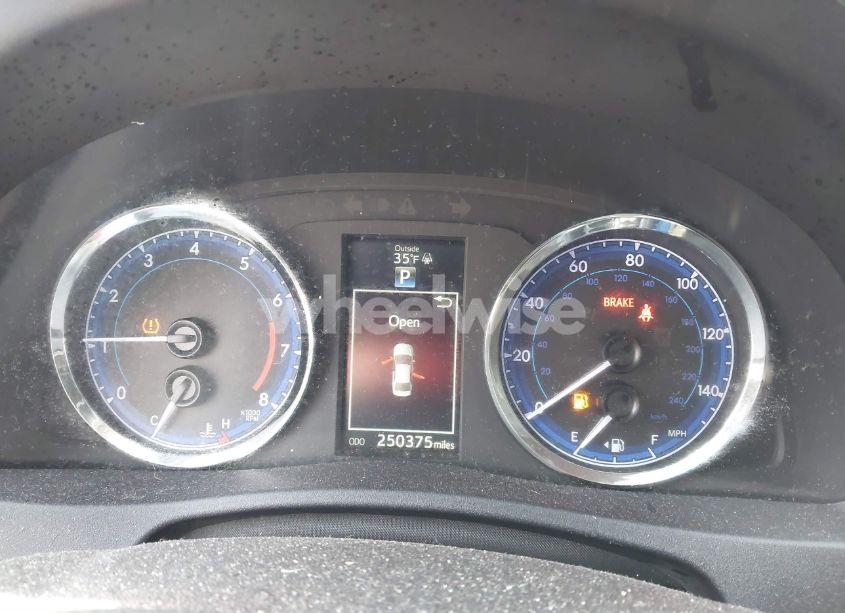 Photo 7 of 2018 Toyota Corolla SE (VIN 2T1BURHE0JC050681)