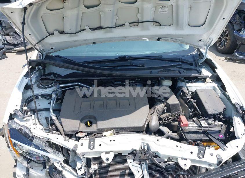 Photo 10 of 2018 Toyota Corolla LE (VIN 2T1BURHE0JC050910)