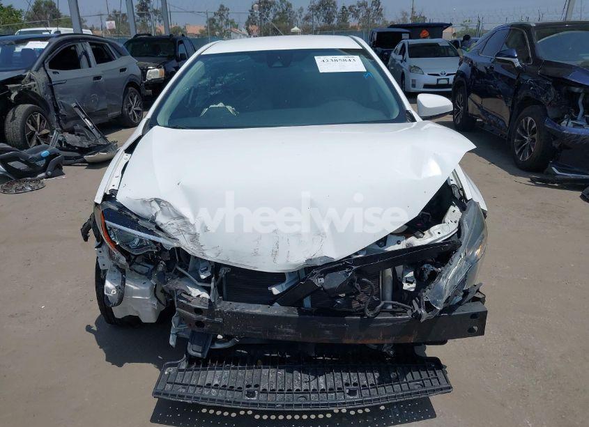 Photo 13 of 2018 Toyota Corolla LE (VIN 2T1BURHE0JC050910)