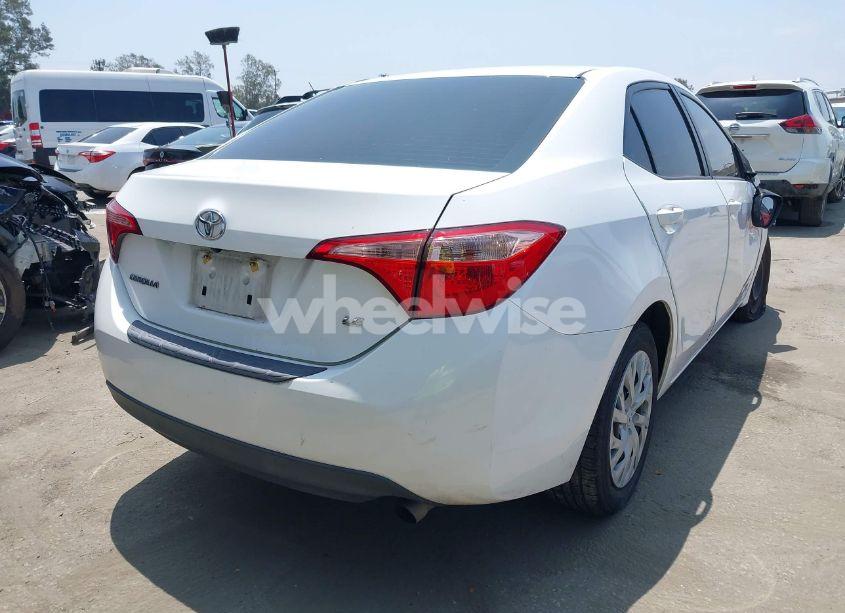 Photo 4 of 2018 Toyota Corolla LE (VIN 2T1BURHE0JC050910)