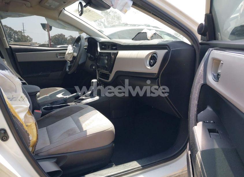 Photo 5 of 2018 Toyota Corolla LE (VIN 2T1BURHE0JC050910)