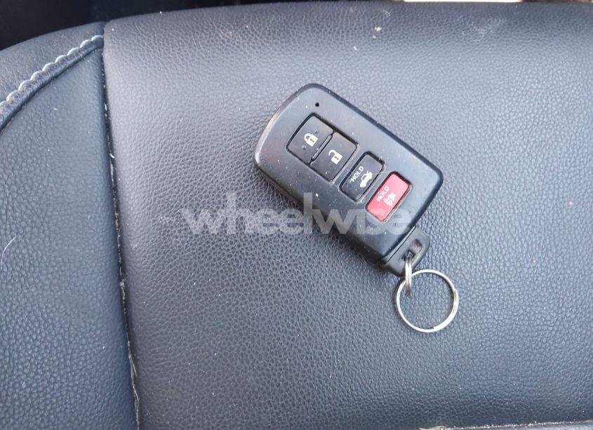 Photo 11 of 2018 Toyota Corolla XSE (VIN 2T1BURHE0JC052320)