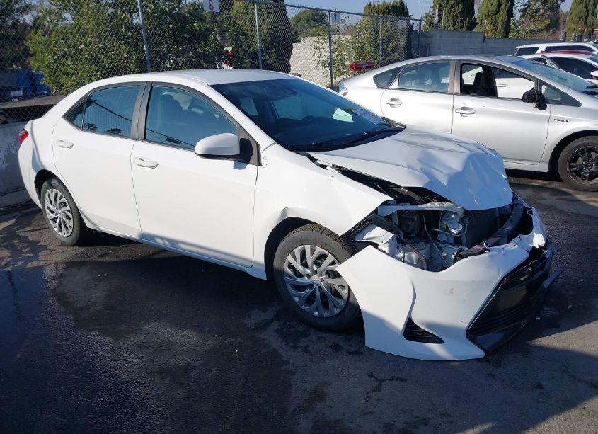 2018 Toyota Corolla LE (VIN 2T1BURHE0JC055511) main photo