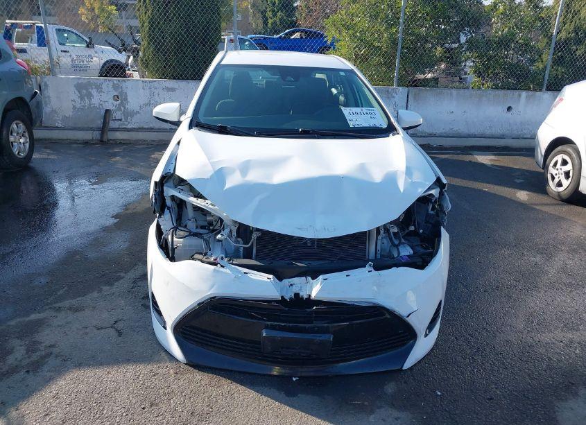 Photo 13 of 2018 Toyota Corolla LE (VIN 2T1BURHE0JC055511)