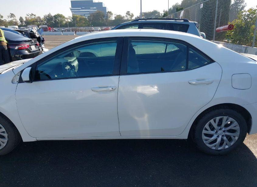 Photo 15 of 2018 Toyota Corolla LE (VIN 2T1BURHE0JC055511)