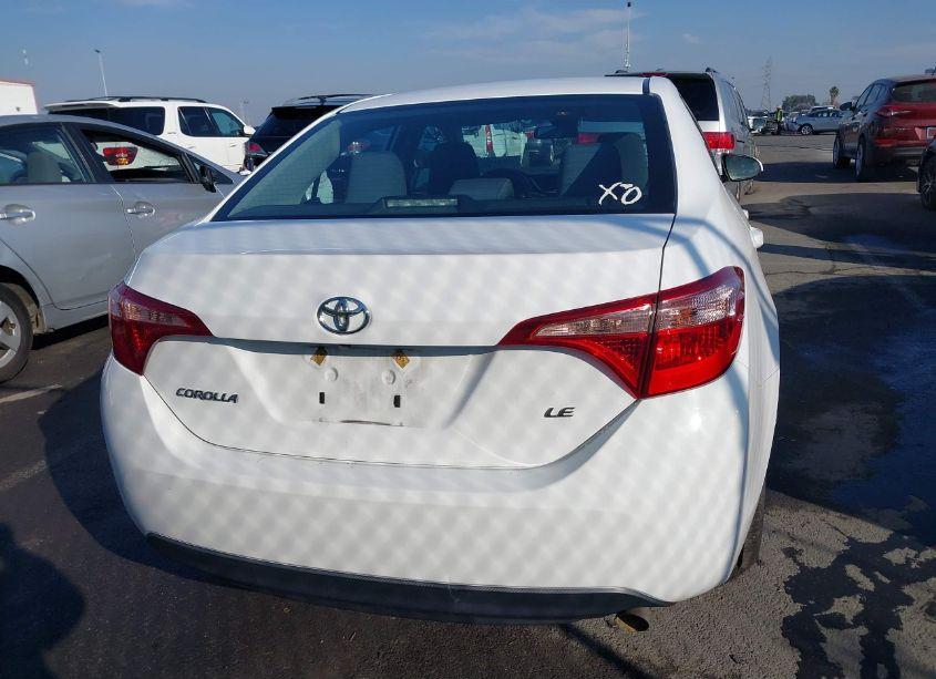 Photo 17 of 2018 Toyota Corolla LE (VIN 2T1BURHE0JC055511)