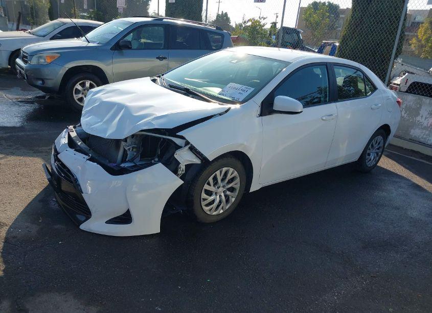 Photo 2 of 2018 Toyota Corolla LE (VIN 2T1BURHE0JC055511)