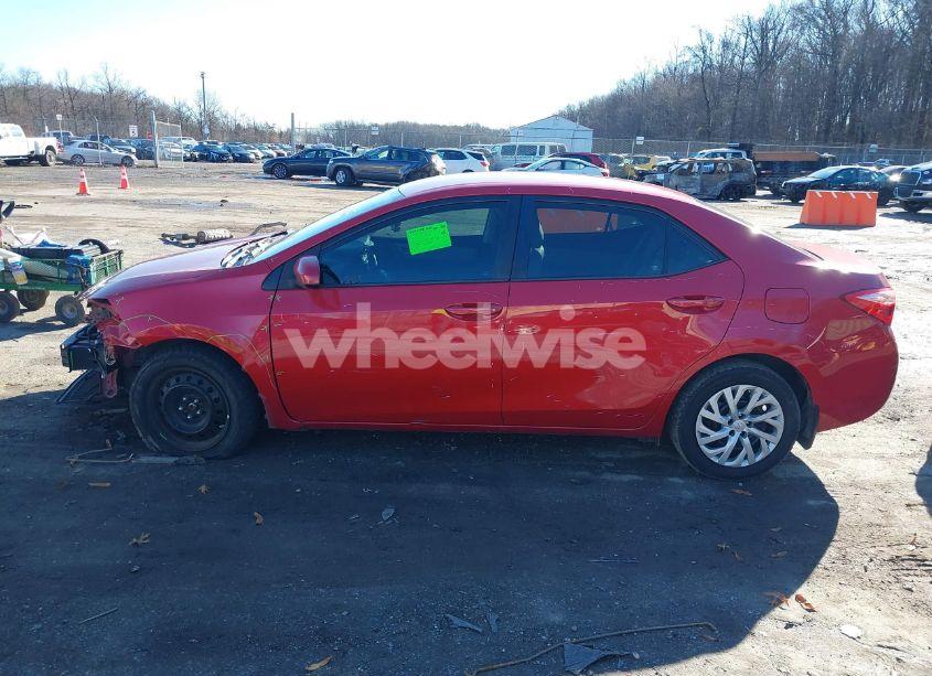 Photo 15 of 2018 Toyota Corolla LE (VIN 2T1BURHE0JC057999)