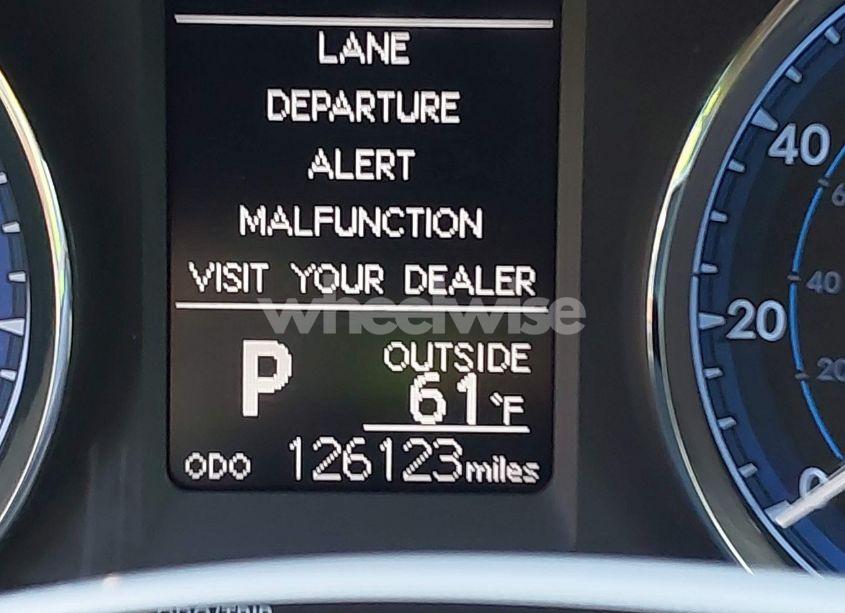 Photo 16 of 2018 Toyota Corolla LE (VIN 2T1BURHE0JC057999)