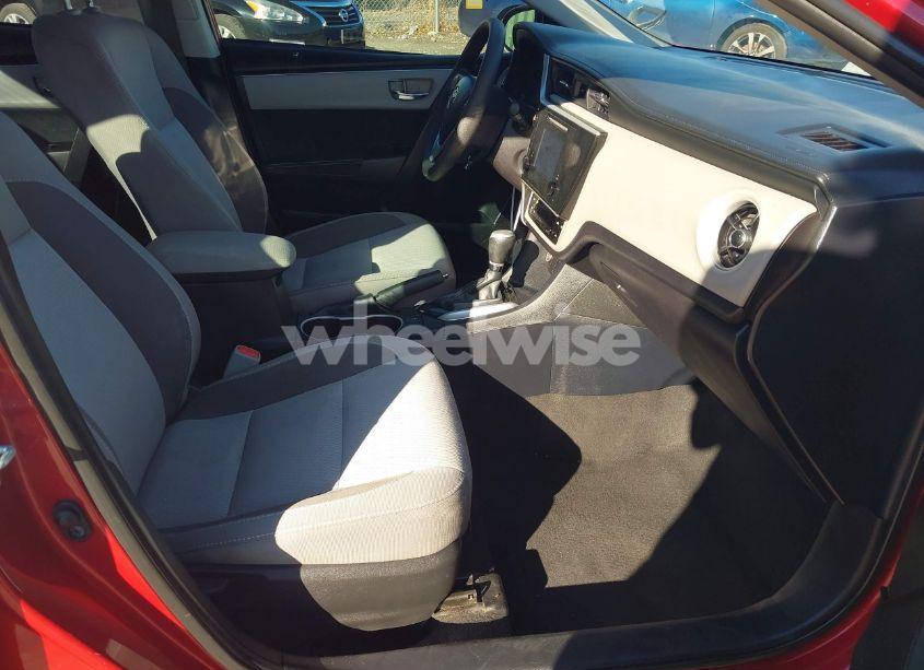 Photo 5 of 2018 Toyota Corolla LE (VIN 2T1BURHE0JC057999)