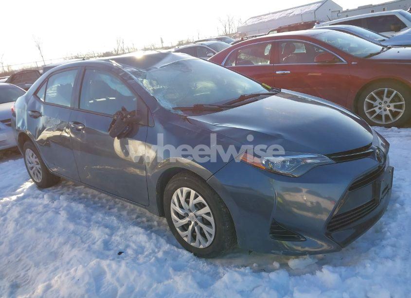 2018 Toyota Corolla LE (VIN 2T1BURHE0JC059154) main photo