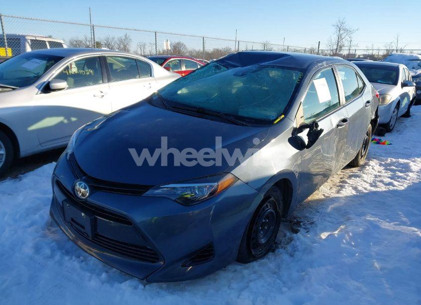 Photo 2 of 2018 Toyota Corolla LE (VIN 2T1BURHE0JC059154)