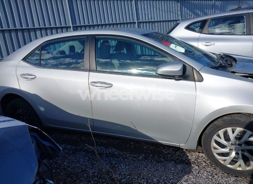 Photo 13 of 2018 Toyota Corolla LE (VIN 2T1BURHE0JC062197)