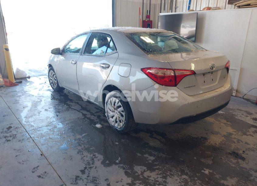 Photo 3 of 2018 Toyota Corolla LE (VIN 2T1BURHE0JC062197)