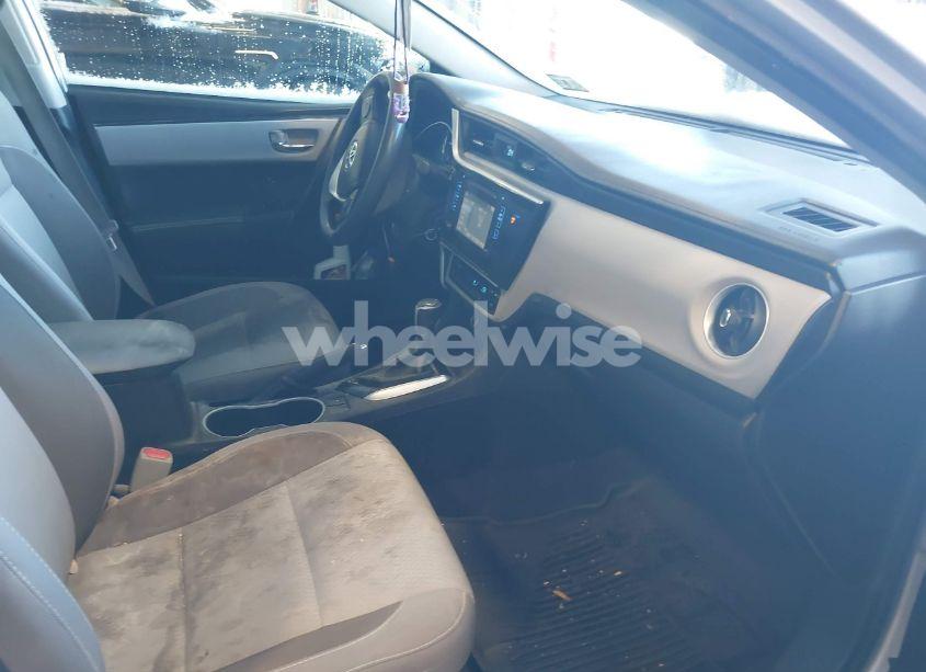 Photo 5 of 2018 Toyota Corolla LE (VIN 2T1BURHE0JC062197)