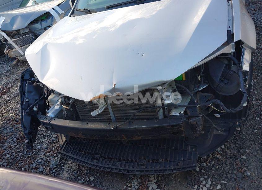 Photo 6 of 2018 Toyota Corolla LE (VIN 2T1BURHE0JC062197)