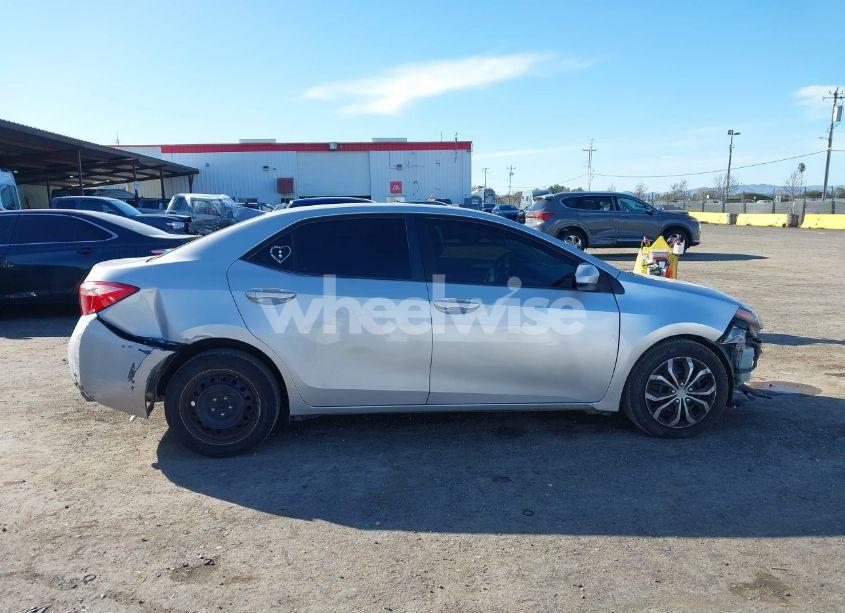 Photo 13 of 2018 Toyota Corolla LE (VIN 2T1BURHE0JC065147)