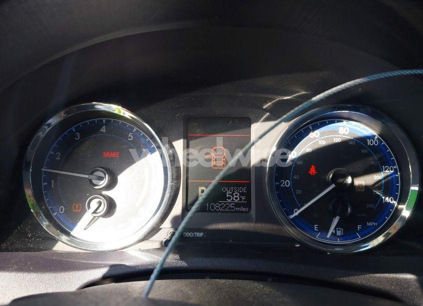 Photo 15 of 2018 Toyota Corolla LE (VIN 2T1BURHE0JC065147)