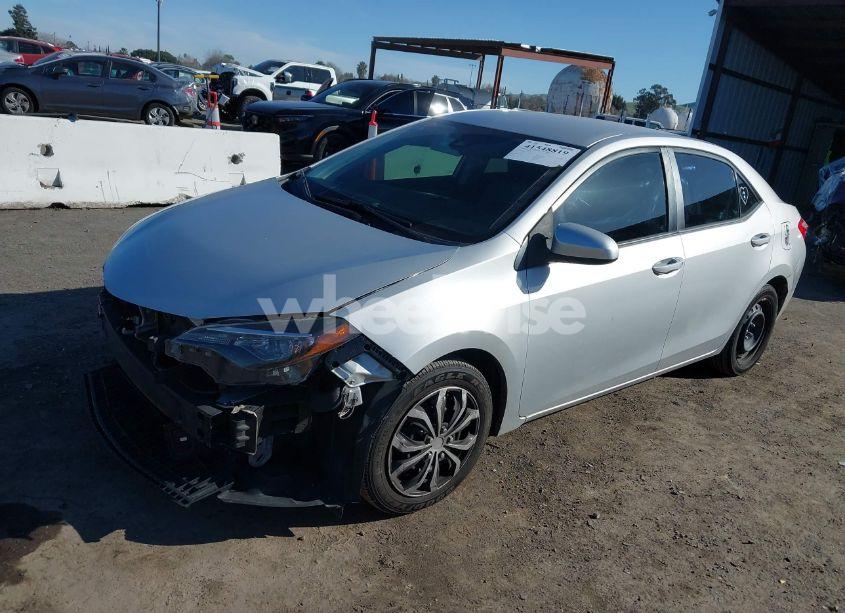 Photo 2 of 2018 Toyota Corolla LE (VIN 2T1BURHE0JC065147)