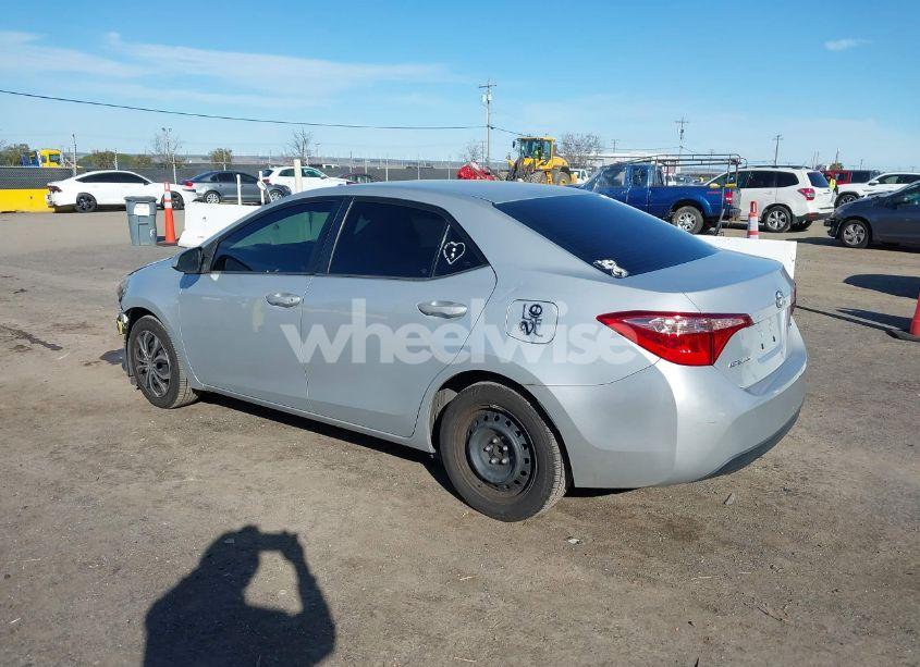 Photo 3 of 2018 Toyota Corolla LE (VIN 2T1BURHE0JC065147)