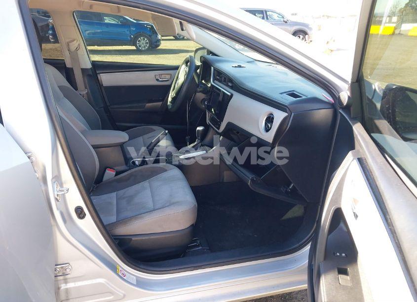 Photo 5 of 2018 Toyota Corolla LE (VIN 2T1BURHE0JC065147)