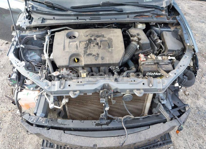 Photo 10 of 2018 Toyota Corolla L (VIN 2T1BURHE0JC068646)