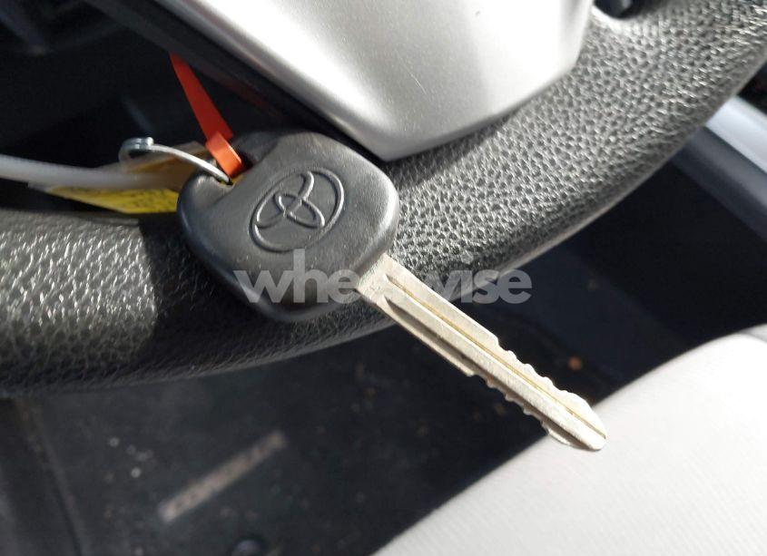 Photo 11 of 2018 Toyota Corolla L (VIN 2T1BURHE0JC068646)