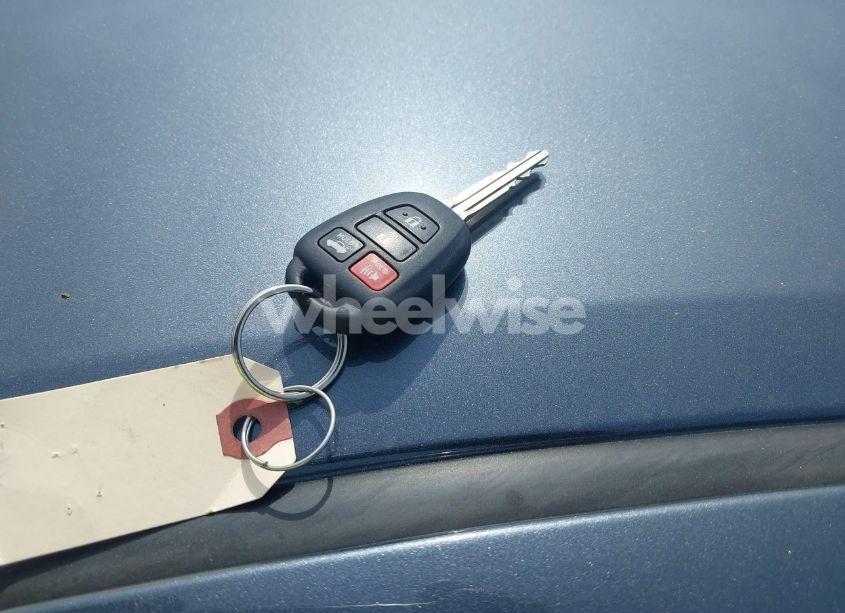 Photo 11 of 2018 Toyota Corolla LE (VIN 2T1BURHE0JC069246)