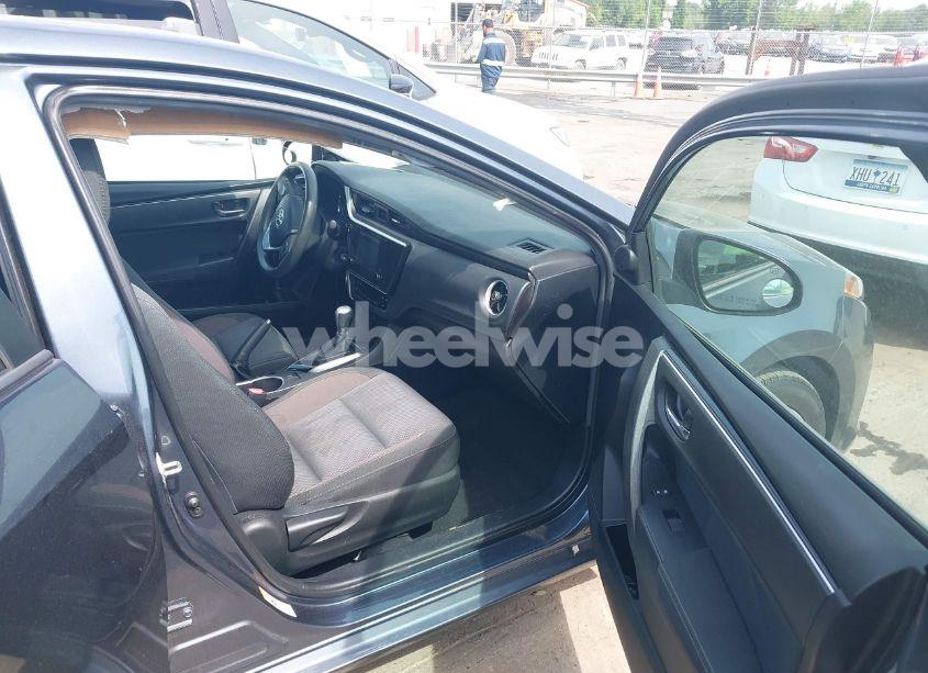 Photo 5 of 2018 Toyota Corolla LE (VIN 2T1BURHE0JC069246)